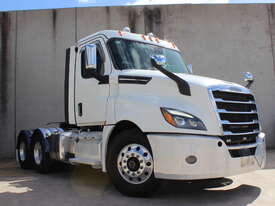 2020 FREIGHTLINER PRIME MOVER WITH 600 HP DETROIT ENGINE, COMPLETE SERVICE HISTORY AVAILABLE - picture0' - Click to enlarge