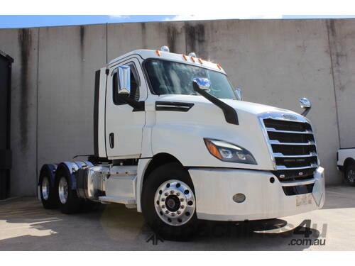 2020 FREIGHTLINER PRIME MOVER WITH 600 HP DETROIT ENGINE, COMPLETE SERVICE HISTORY AVAILABLE