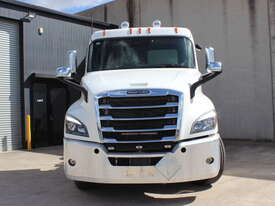 2020 FREIGHTLINER PRIME MOVER WITH 600 HP DETROIT ENGINE, COMPLETE SERVICE HISTORY AVAILABLE - picture0' - Click to enlarge