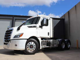 2020 FREIGHTLINER PRIME MOVER WITH 600 HP DETROIT ENGINE, COMPLETE SERVICE HISTORY AVAILABLE - picture1' - Click to enlarge