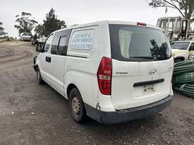 2011 Hyundai iLoad H1 Petrol (Non-Running) - picture2' - Click to enlarge