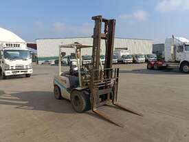 TCM FD30T4C Counterbalance Forklift - picture2' - Click to enlarge