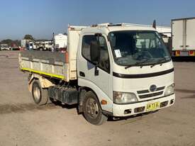 2006 Hino DUTRO Tipper - picture0' - Click to enlarge