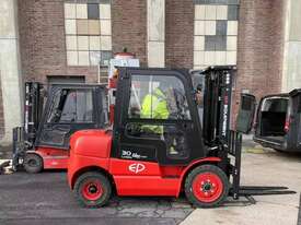 EFL302 LI-ION ELECTRIC FORKLIFT TRUCK - picture1' - Click to enlarge