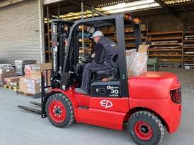 EFL302 LI-ION ELECTRIC FORKLIFT TRUCK - picture0' - Click to enlarge