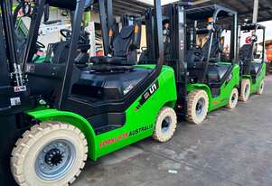 UN Forklift 2.5T Lithium - Cost Effective & Environmentally Friendly!