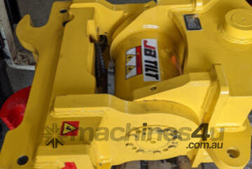   JB Tilt Hitch to suit PC210, E.M.U.S AS284