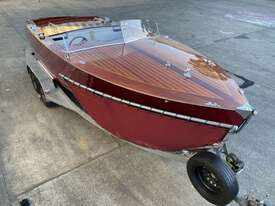 Chris Craft Tribute 22ft Fibreglass Over Timber - picture0' - Click to enlarge