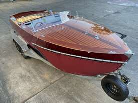 Chris Craft Tribute 22ft Fibreglass Over Timber - picture0' - Click to enlarge