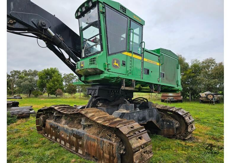caption 2007 JOHN DEERE 909JH TILT BASE HARVESTER WITH WARATAH 624C HEAD