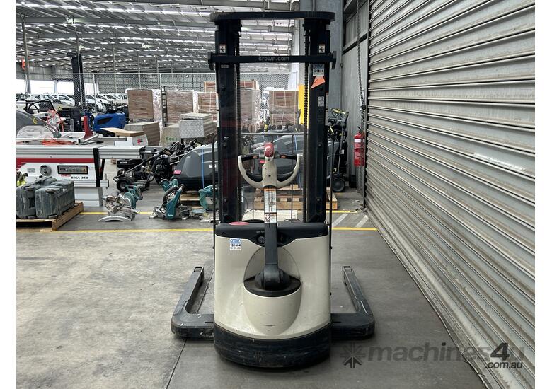 Used Crown Crown SX 3000 Electric Walkie Stacker Walkie Stackers in ...