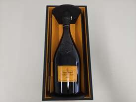 8x 2004 Veuve Cliquot La Grande Dame Brut - picture1' - Click to enlarge