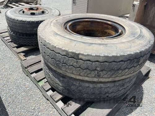 11R22.5 Spider Rims & 8.25R16 Tyres