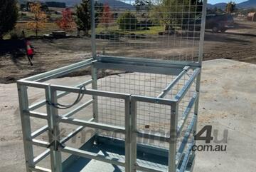 Forklift work platform / safety cage