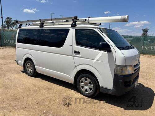 2009 TOYOTA HIACE VAN 