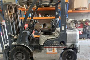 NISSAN 2.5T LPG COUNTER BALANCE | SIDE SHIFT | CONTAINER ENTRY | LOW HRS