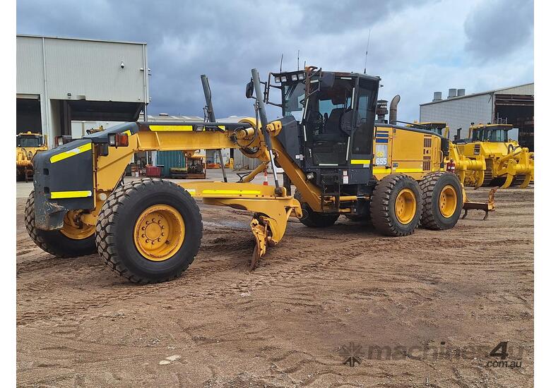 caption 2012 Komatsu GD655_5