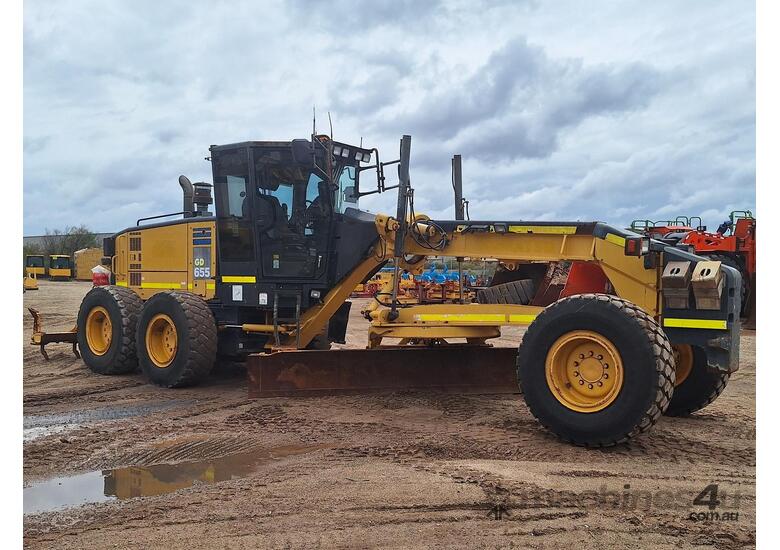 caption 2012 Komatsu GD655_5