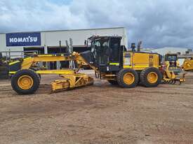2012 Komatsu GD655_5  - picture19' - Click to enlarge
