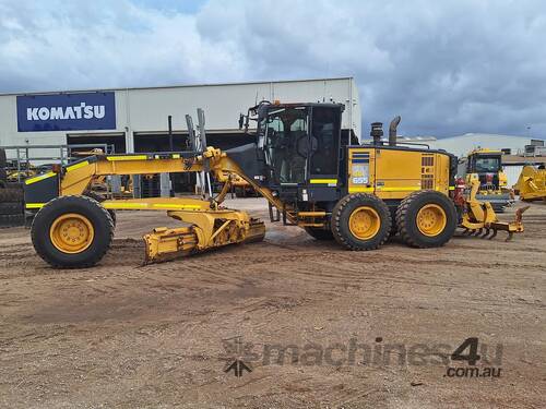 caption 2012 Komatsu GD655_5