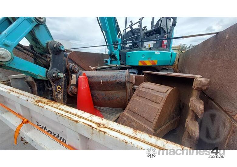 caption Kobelco SK35SR-6