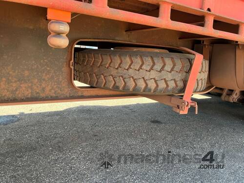 caption 2004 Maxitrans ST3 Tri Axle Drop Deck Trailer