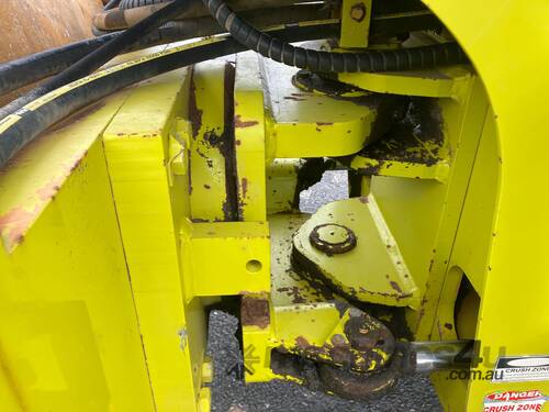 caption Ammann SV 216 Articulated Smooth Drum Roller