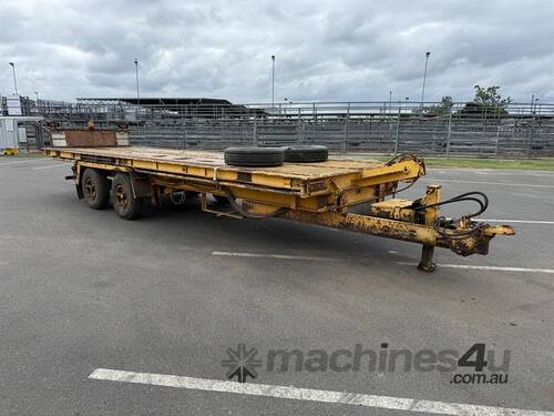 caption 1993 TILT SLIDE PIG TRAILER