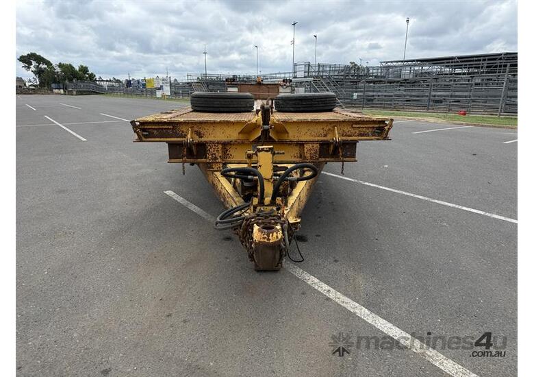 caption 1993 TILT SLIDE PIG TRAILER
