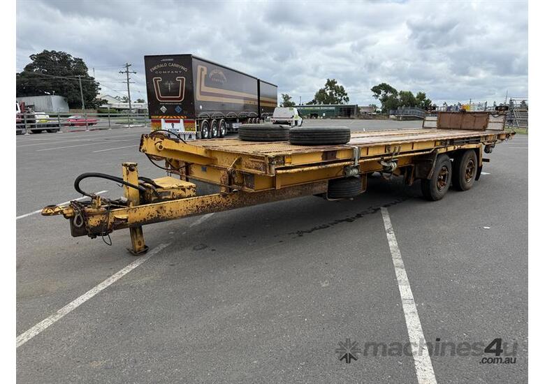 caption 1993 TILT SLIDE PIG TRAILER