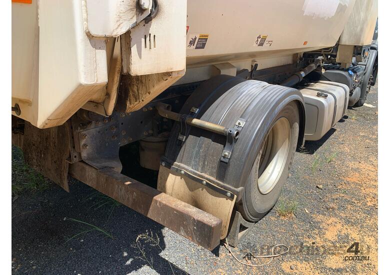 caption 2016 Volvo FE340 Garbage Compactor (Side Load)