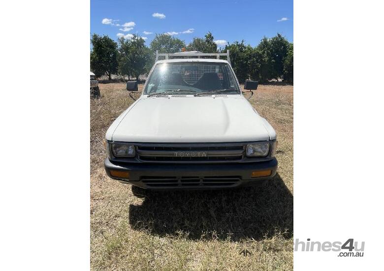 caption Toyota Hilux Ute
