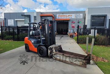 Toyota Forklift 3T Container Mast with Rotating Clamp (Unit#:AU382)