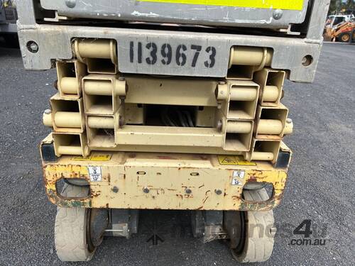 caption 2014 JLG 1930ES Scissor Lift