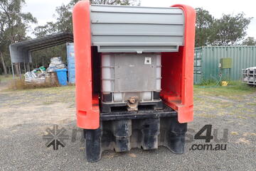 IBC containment bund with hard top