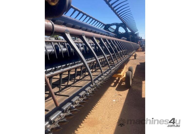 caption 2014 MACDON D65 DRAPER FRONT