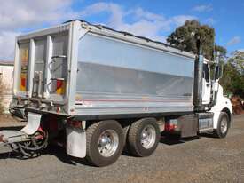 2015 Mack Clxt Superliner - picture1' - Click to enlarge