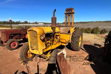 Chamberlain 9G Tractor w Forklift