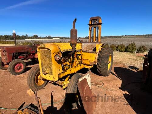 Chamberlain 9G Tractor w Forklift 