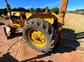 Chamberlain 9G Tractor w Forklift  - picture1' - Click to enlarge