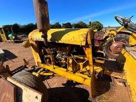 Chamberlain 9G Tractor w Forklift  - picture2' - Click to enlarge
