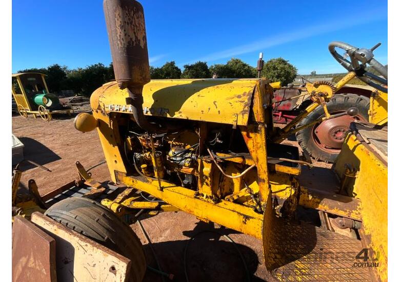 Chamberlain 9G Tractor w Forklift 