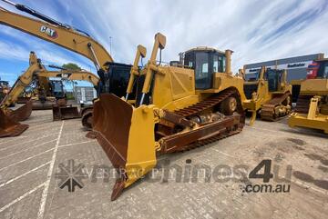Caterpillar CAT D8T Track Type Tractors Caterpillar CAT D8T Track Type Tractors