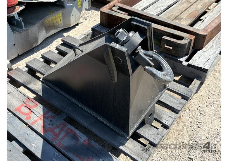 Telehandler hook attachment