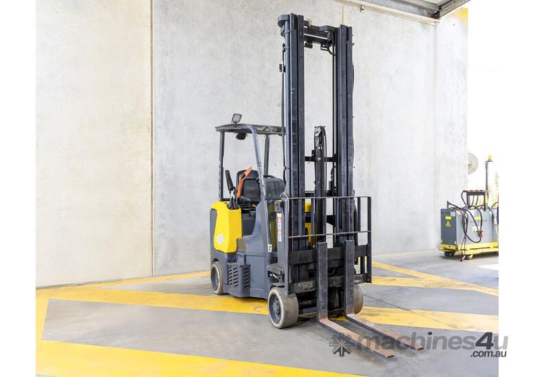 caption Used Aisle-Master 15E Articulating Mast Forklift