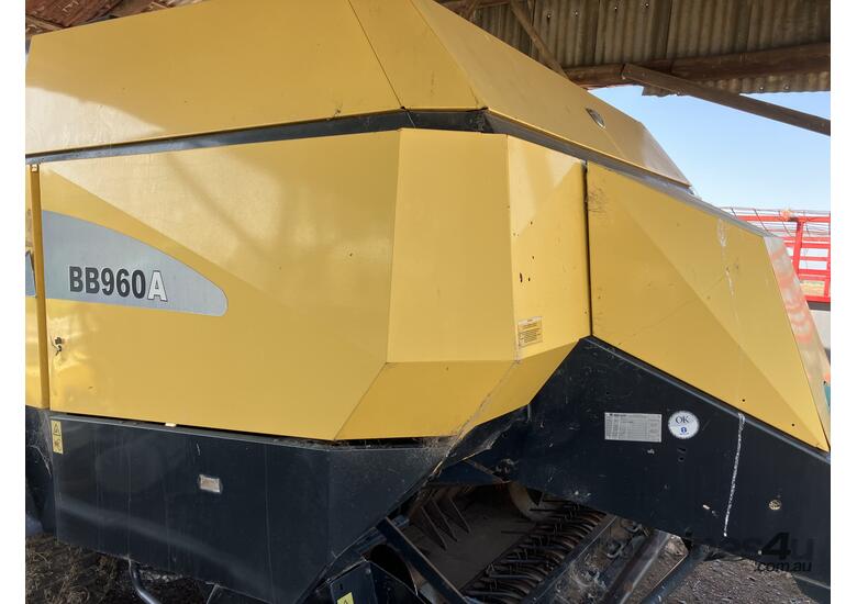 New Holland BB960A Square Baler