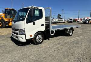 2017 Hino 300 SERIES 616 MEDIUM AUTO Tray