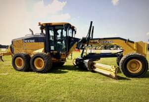 2019 John Deere 872GP AWD with 7,100 hrs