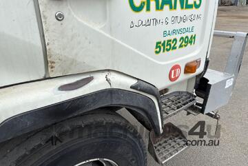 Nissan Ud 1999   PKC310 Tanker