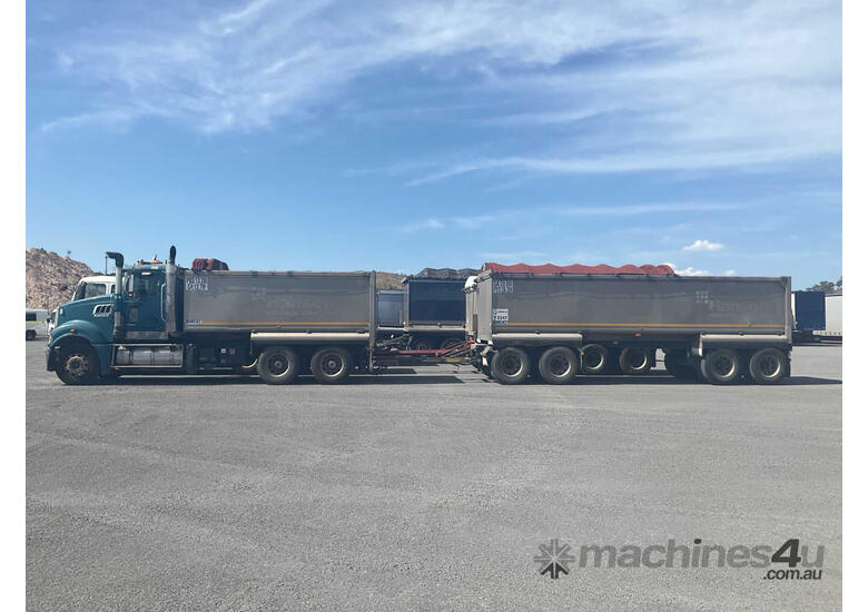 2016 Mack CMHR Trident Tipper